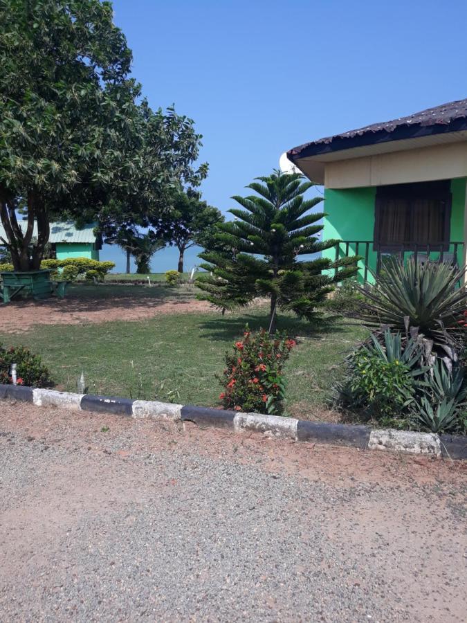 Abuesi Beach Resort セコンディ・タコラディ エクステリア 写真