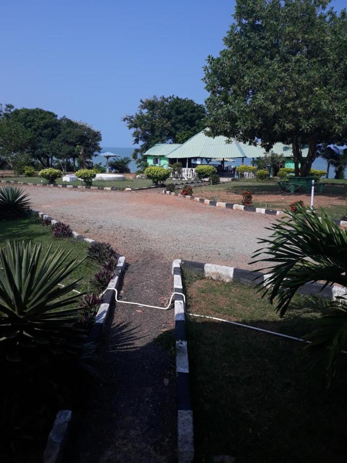 Abuesi Beach Resort セコンディ・タコラディ エクステリア 写真