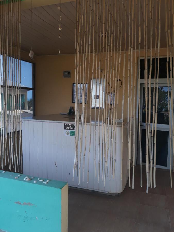 Abuesi Beach Resort セコンディ・タコラディ エクステリア 写真
